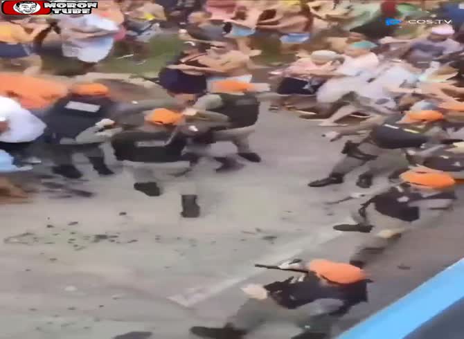 Video :He makes an unsuccessful attempt to flee from the Brazilian police and is assaulted